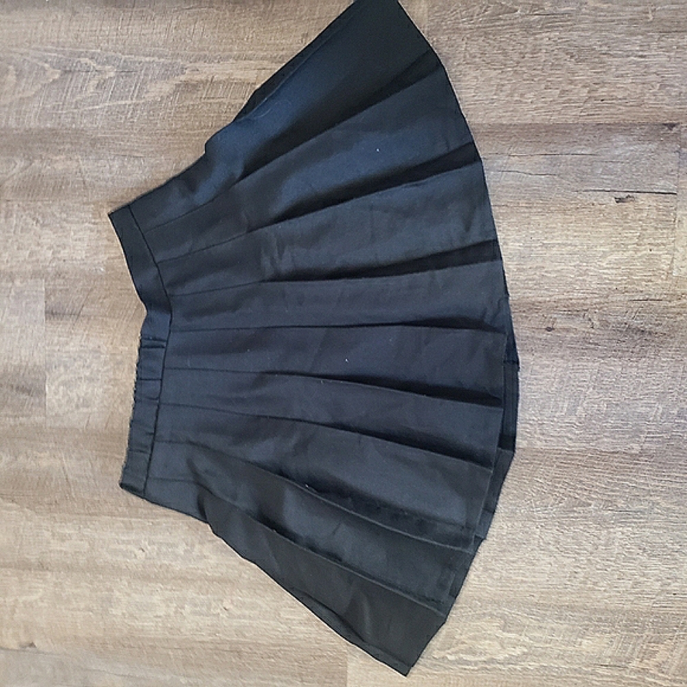 Elegant Black Pleated Skirt